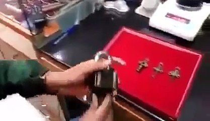 Индийский навесной замок XVII века на трех ключах