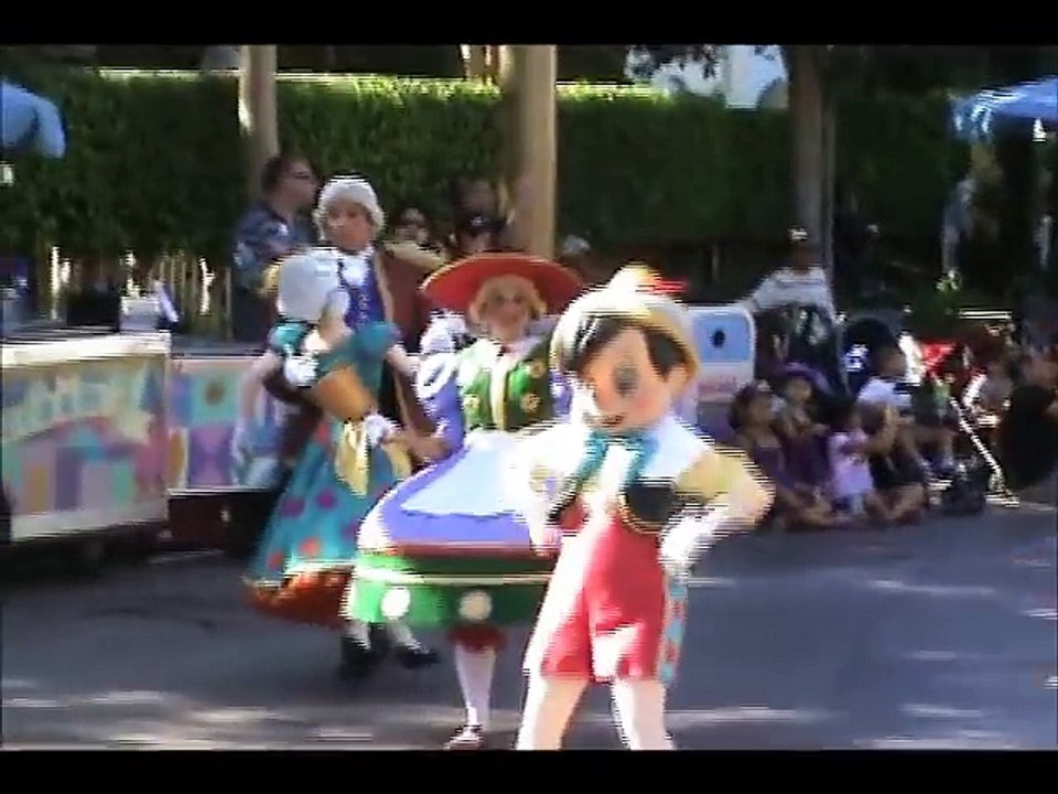 Disneyland Parade Fail