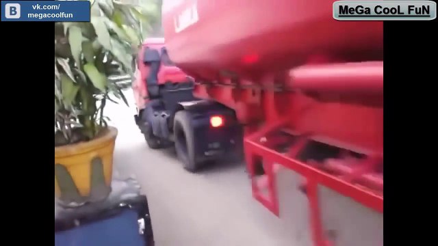 Эти парни умеют ездить! Водители грузовика-уровень БОГ! Профи своего дела!