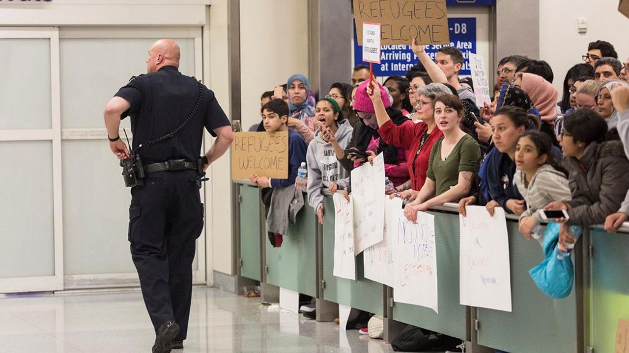 Einreisestopp für arabische Länder: US-Gerichte stoppen Deportation Festgesetzter