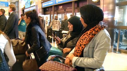 US judge blocks Trump's order to ban Muslim travellers