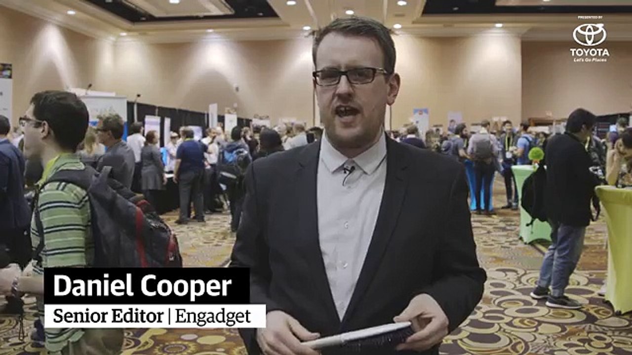 Découvrez la Hair Coach, une brosse à cheveux connectée "by L'Oréal" qui vous indique si vos cheveux sont en bonne santé