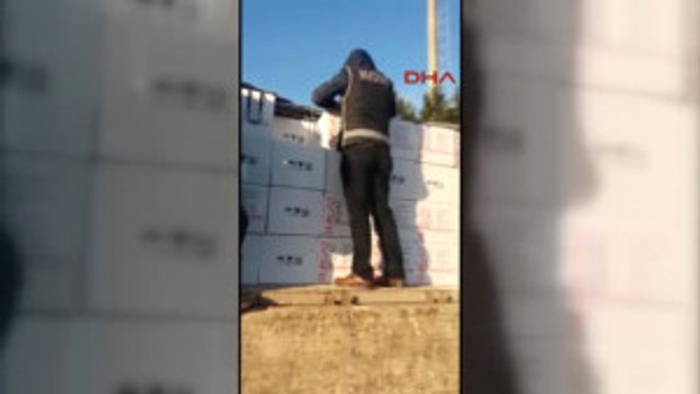 Izmir Bir Kamyon Dolusu Sahte Rakı Ele Geçirildi