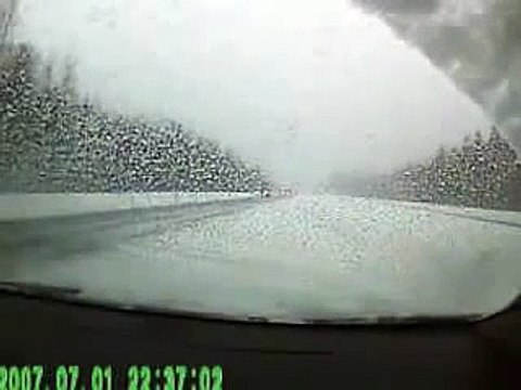 ДТП Жесть! Расплющило об капот. Смотреть до конца