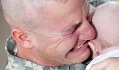 SOLDIERS COMING HOME - Video that made the whole world cry !!
