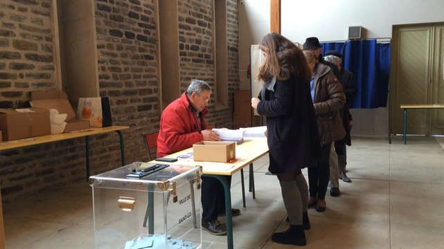 Primaires à gauche : bureau de vote, salle du Bouloir à Saint-Lô