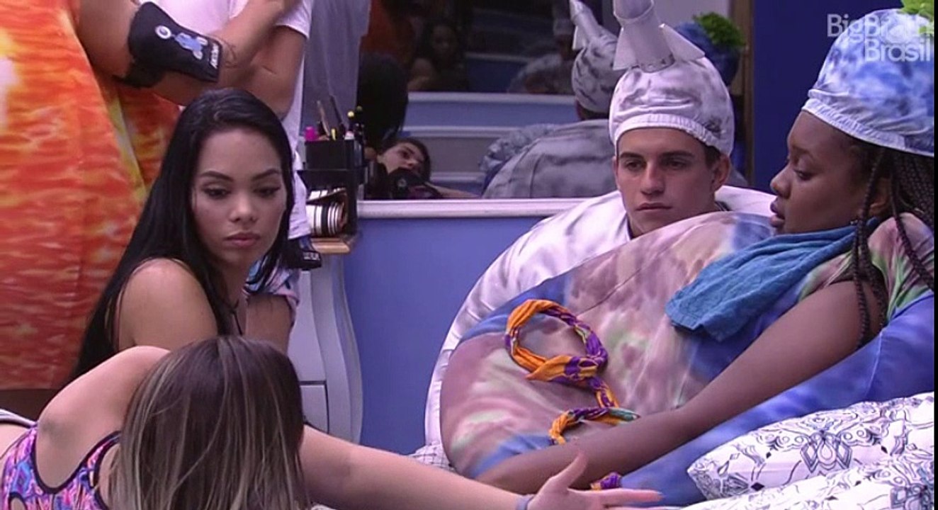 #BBB17 - Brothers criticam jeito de Elis