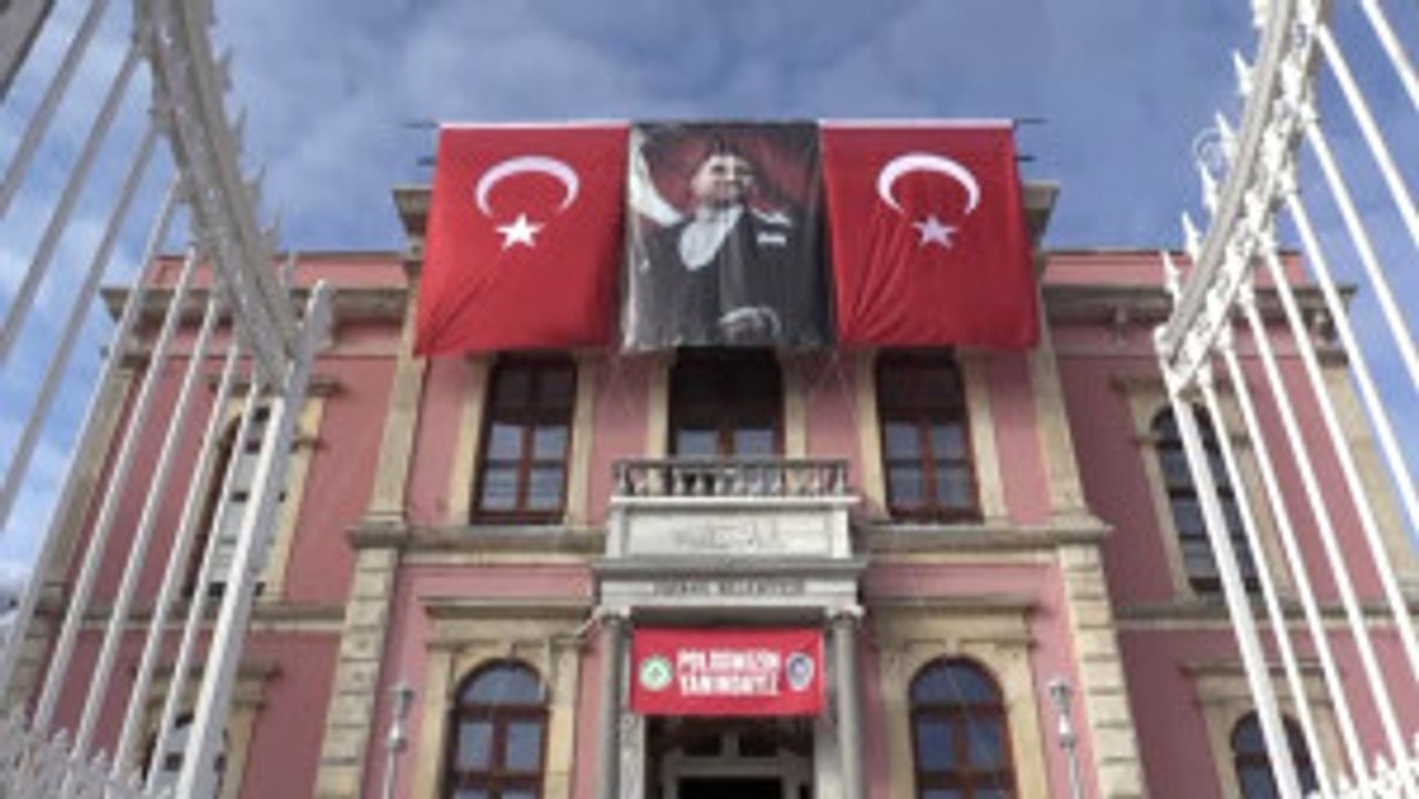 Bakan Işık: "Her Türlü Sorunun Barışçı Yollarla Konuşarak Çözülmesini Istiyoruz"