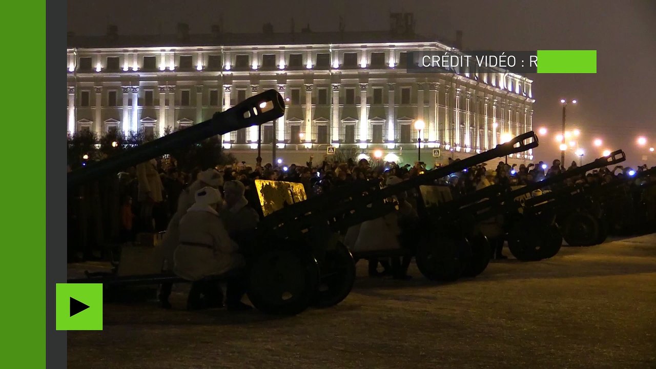 Des salves célèbrent le 73e anniversaire de la fin du siège de Leningrad