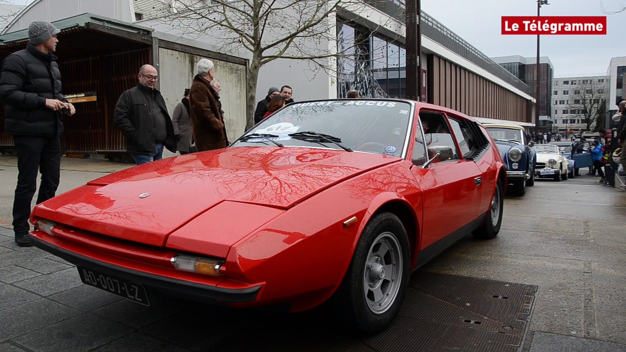 Rennes. 200 véhicules anciens défilent dans le centre-ville