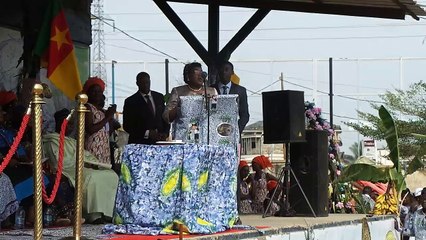 Marie Lumière fait une prière pour l'unité du Cameroun