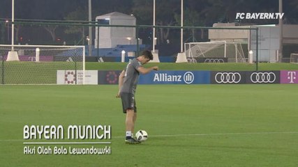 VIRAL: Sepakbola: Aksi Olah Bola Lewandowski