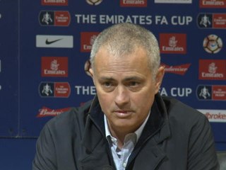 下载视频: United's fixture schedule laughable - Mourinho