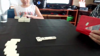 Jogando Dominó - três gerações - Desempate