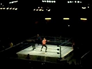 Chokeslam Kane  a Mark Henry house show madrid