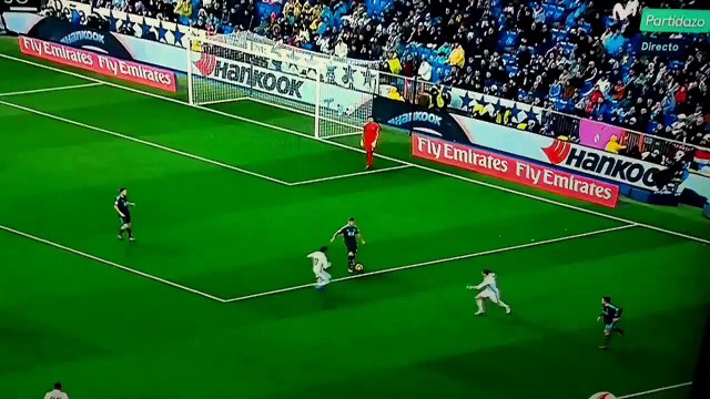 Sifflé par les supporters à Madrid, Cristiano Ronaldo les traite de fils de p... - Regardez