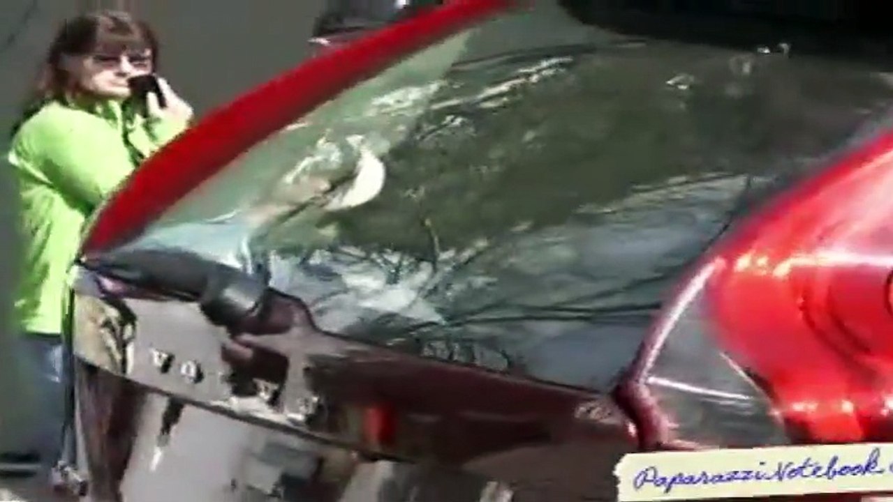 Desperate Housewives S 6 Extra 05 - Eva Longoria & Teri Hatcher in Toluca Lake, CA