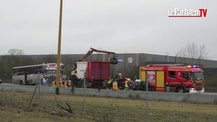 下载视频: Carambolage sur l'A13 dans les Yvelines : de nombreux blessés