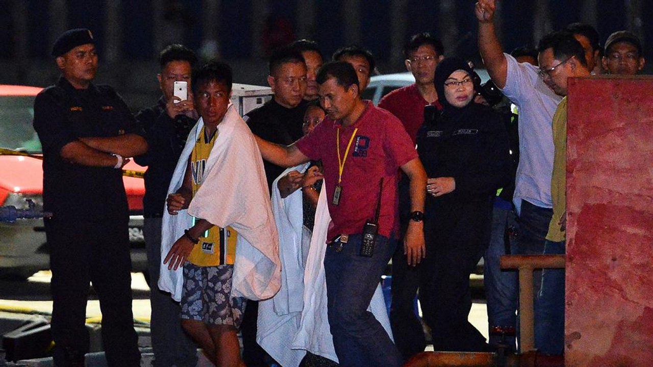 Katamaran-Unglück vor Borneo: Suche nach sechs Vermissten