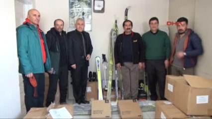 Hakkari Kayak Federasyonun'dan Hakkarili Sporculara Malzeme Desteği