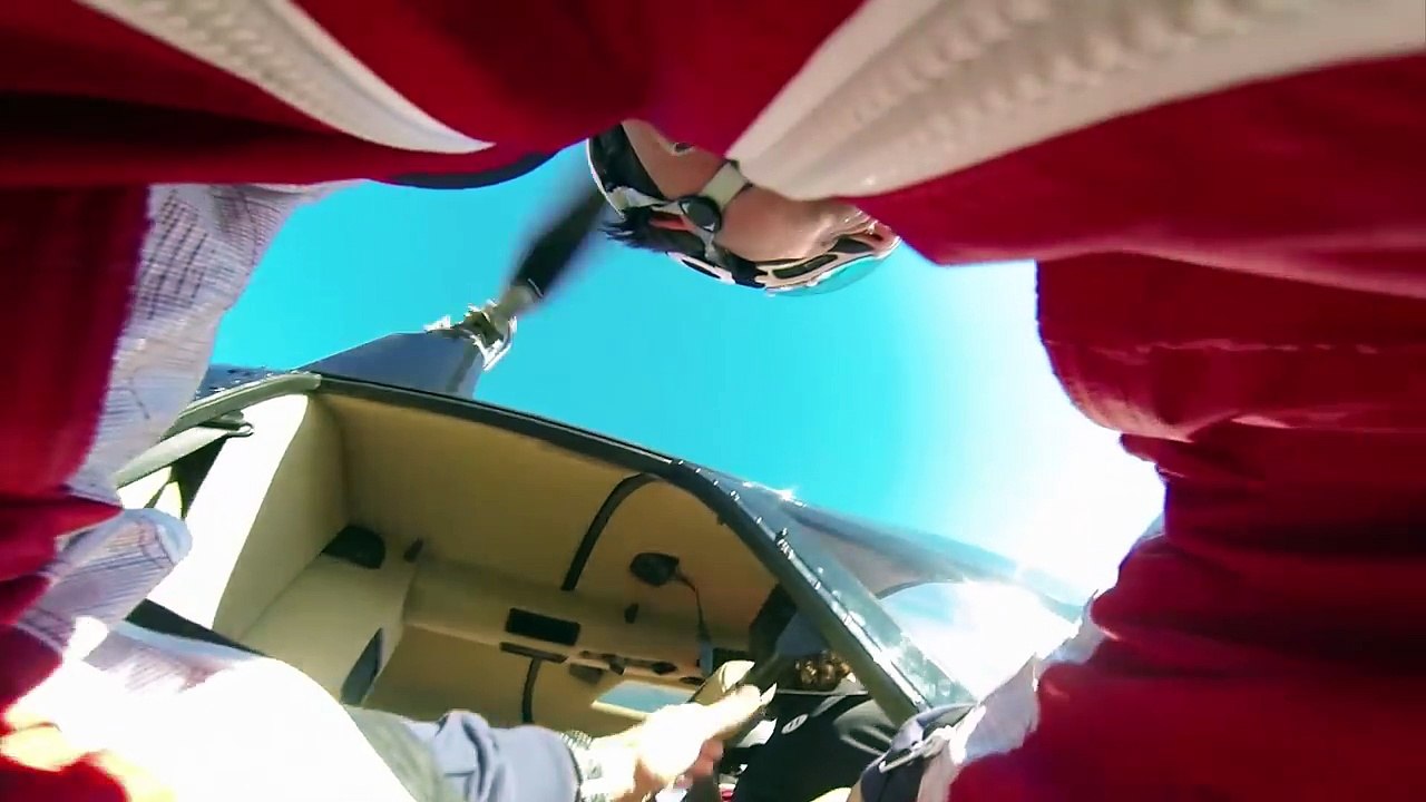 Alpes : l’extrême saut d’un wingsuiter depuis l'Aiguille du Midi qui donne des vertiges.