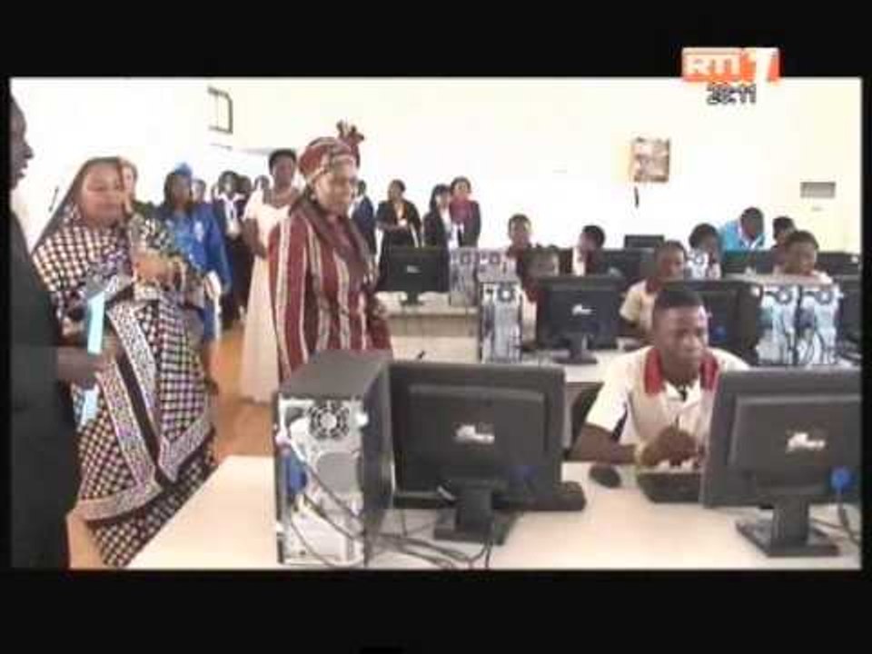 Malabo: la 1ère dame Dominique Ouattara a visité un centre éducatif des enfants défavorisés