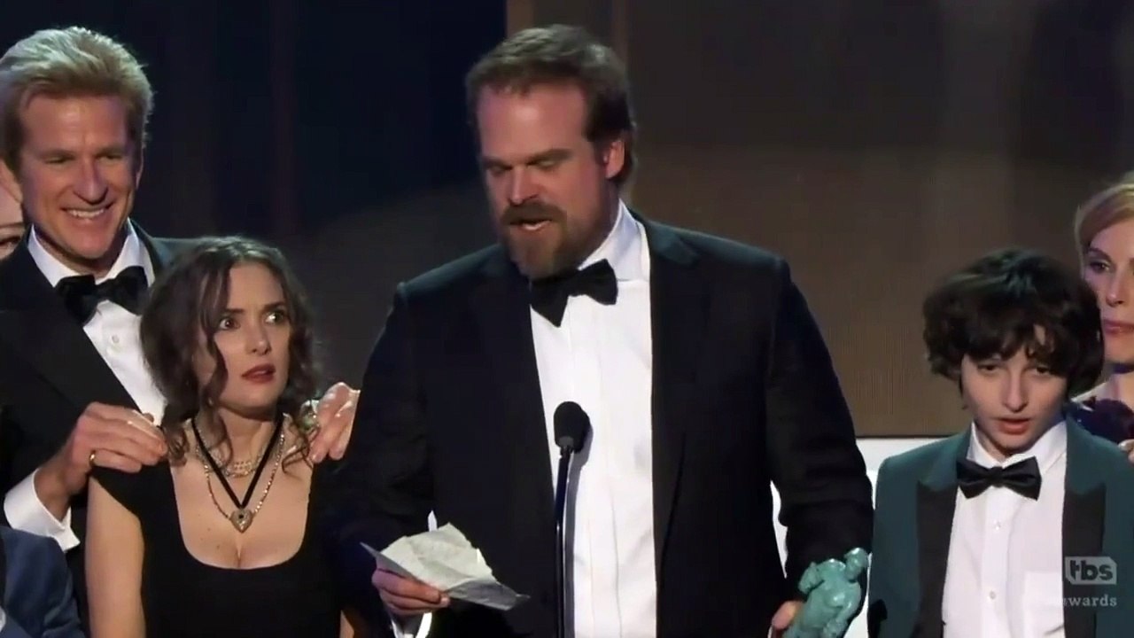 Regardez la tête de Winona Ryder aux SAG Awards... WTF???