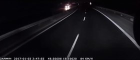 Regardez ce qu'à croisé cet automobiliste en pleine nuit sur l'autoroute... Ouahh flippant