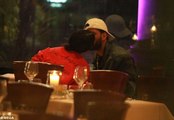 Selana Gomez ile The Weeknd, Öpüşmekten Yemek Yemeyi Unuttu