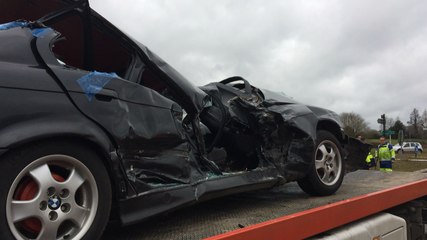 Accident entre un bus et une voiture
