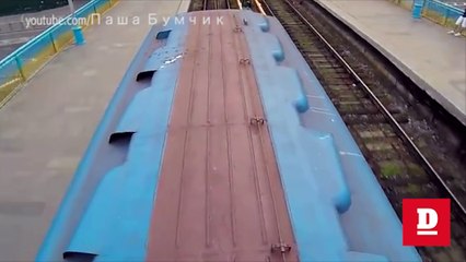 ¡Increíble! En Rusia, jóvenes surfean trenes que viajan a más de  200 km-h