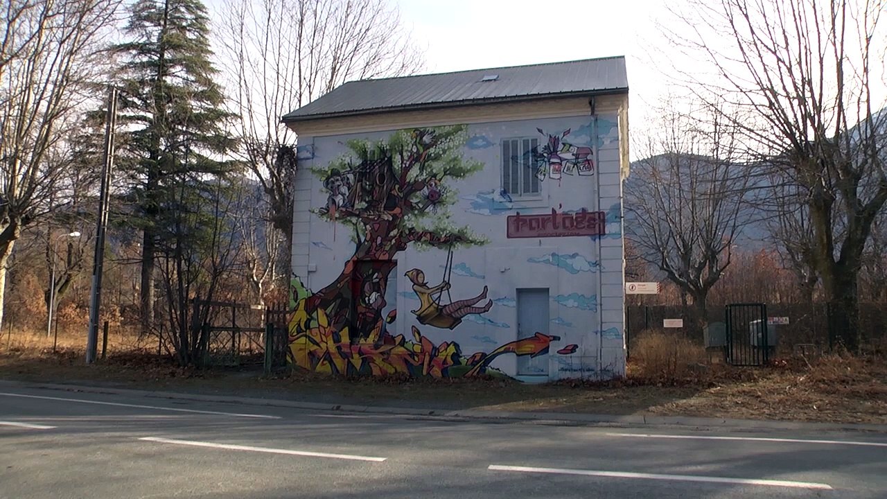 Hautes-Alpes : La gare de Chateauroux transformée en galerie street art
