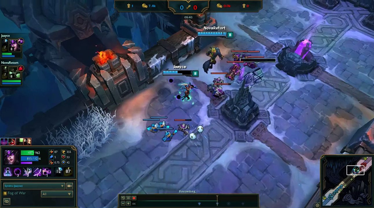 Syndra throws Warwick