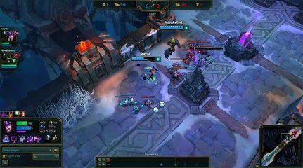 Syndra throws Warwick