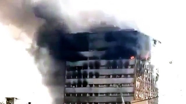 В Тегеране рухнуло самое старое высотное здание в городе.