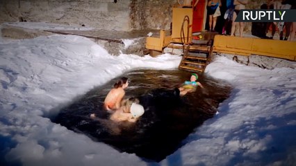 This is How Siberian Mothers Train Their Kids to Resist the Cold