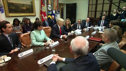 Trump limita regulación a pequeñas empresas y escoge a juez