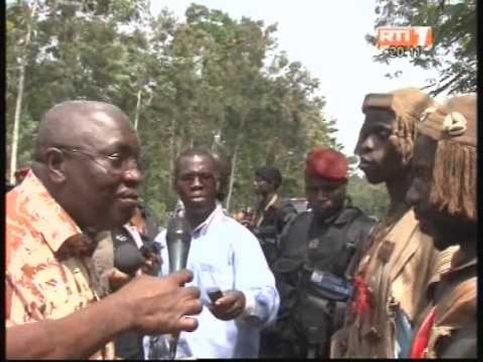 Sécurité nationale: Le ministre délégué à la défense interdit les barages des chasseurs Dozo