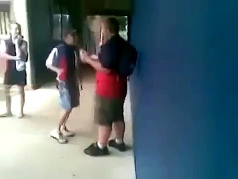 Драка маленьких гигантов. Лучший школьный прикол.