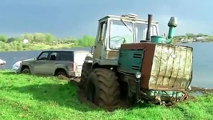 Хлтеди вытащить Nissan Patrol по итогу все трактара засели по уши