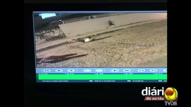 Câmeras de segurança flagram assalto na cidade de Sousa