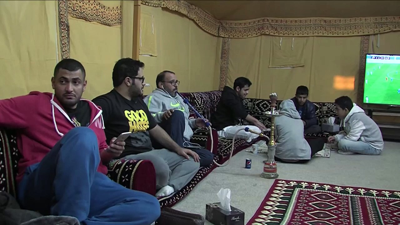 Kuwaitis seek roots in '5-star' tents under the stars