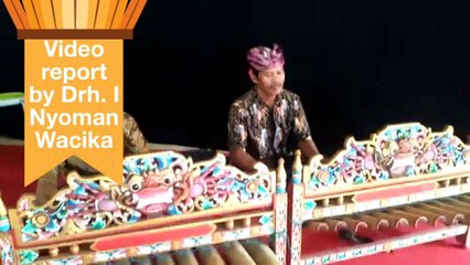 Keren bangret permainan Rindik musik khas Bali. Balinese bamboo music