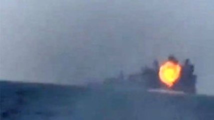 Suudi Savaş Gemisini Denizin Ortasında Patlattılar