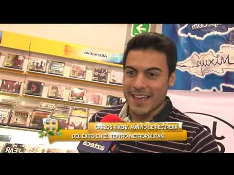 Carlos Rivera ofrece animada firma de autógrafos