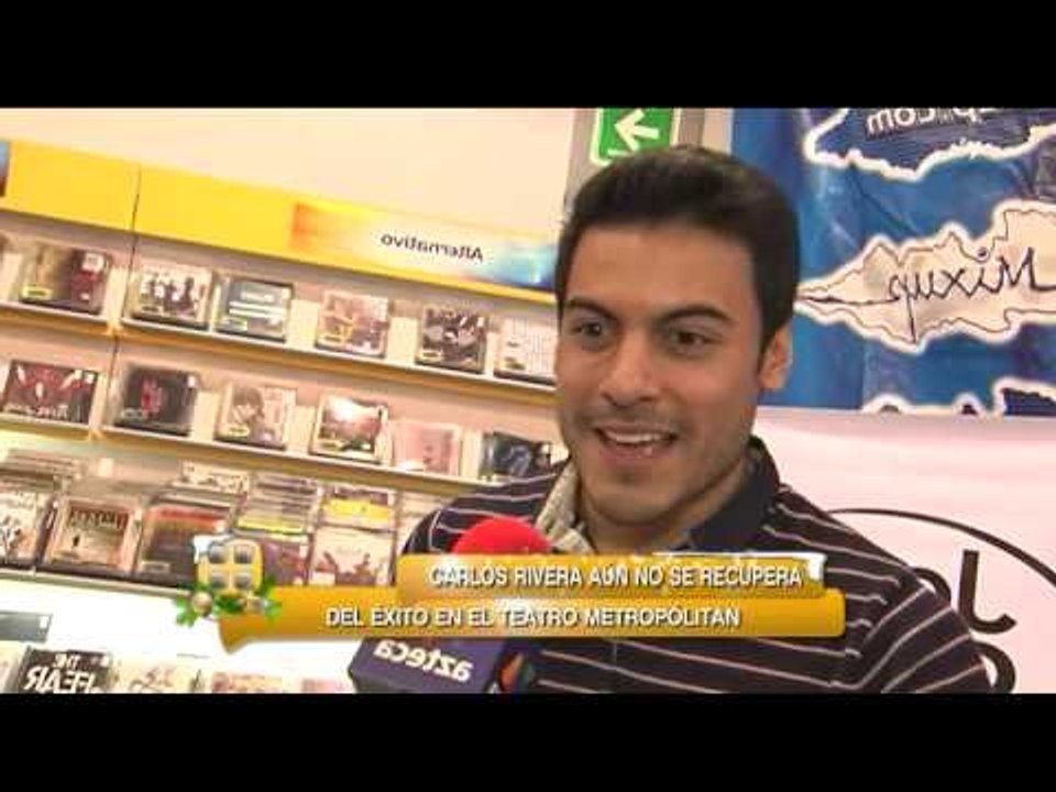 Carlos Rivera ofrece animada firma de autógrafos