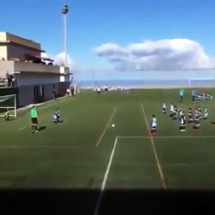 Quand tu comprends rien aux règles du foot... idiots de gamins