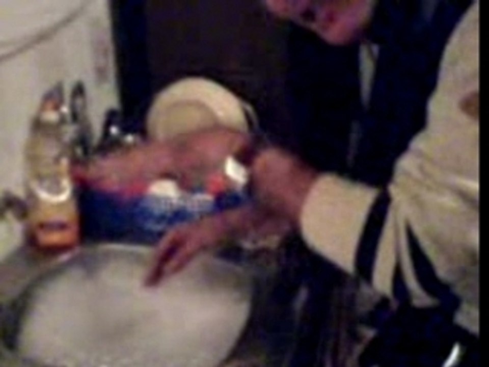 beyouna aime la vaisselle