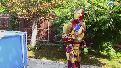 Frozen Elsa Bath Time in Real Life | Spiderman vs Ironman Swimming Pool Adventure Superhero. Ep. 92