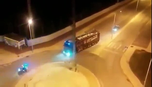Adeptos do Benfica apedrejam autocarro da equipa